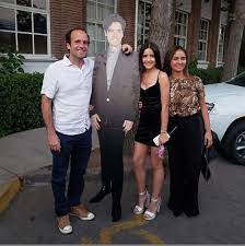 Tienen una hija llamada camila, quien nació en 2002. Hija De Kramer Causo Furor Con Su Acompanante Para Su Graduacion