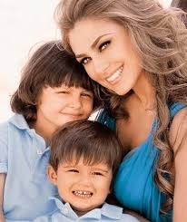 Hijo De Aracely Arambula Y Luis Miguel Es Identico Al Cantante Repretel