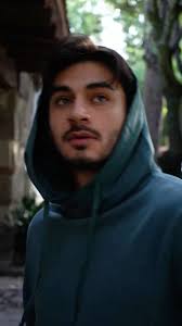 ¿Morir de frío o verte bien? Mejor las 2. 😮‍💨 Usa el lujo discreto de la  Hoodie Pima de vidano. #wornboldly #vidano.