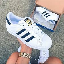 Kasut untuk dijual , saiz 40 , baru pakai 3kali je , condition 9/10 , rupa kasut seperti dalam gambar , masih okay dan sedap dipakai. Kasut Adidas Superstar