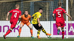 Denn spitzenreiter bayern münchen vergrößerte am. Topspiel Im Westen Bayer 04 Gegen Bvb Live Auf Dfb Tv Dfb Deutscher Fussball Bund E V