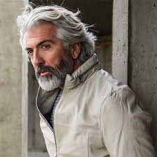 42 Frisuren Fur Manner Mit Silbernen Und Grauen Haaren Men Hairstyles World Frisuren F Graue Haare Manner Herrenfrisuren Graue Haare Lange Haare Manner