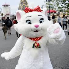 クリスマスオーナメントを付けたマリー・ベルリオーズ・トゥルーズ！東京ディズニーシー『おしゃれキャット』グリーティング -