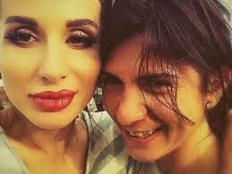 Сейчас она живет и учится в лондоне, мечтая о карьере в. Prodyuser Lobody Natella Krapivina Podderzhala Lolitu Strane Mozhno Tolko Pomolitsya I Pozhelat Ej Vyzhit V Rukah Vandalov I Varvarov Lola Ya Tebya Lyublyu Dialog Ua