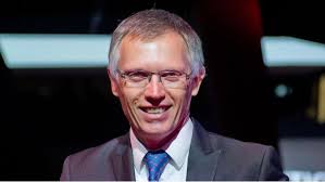 Psa said it was experimenting with more online sales, including with its own employees in france and across europe, and expected this to become a growing part of its business. Psa Chef Carlos Tavares Psa Optimistisch Fur Fusion Mit Fiat Chrysler Cio De