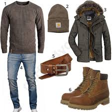 Herrenoutfit Mit Braunem Pullover Boots Und Mutze Herren Outfit Mannerkleidung Manner Kleidung