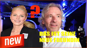 Thomas gottschalk und seine partnerin karina mroß zeigen sich gern zusammen in der öffentlichkeit. Hot Thomas Gottschalk Und Thea Trennen Sich Das Ist Gottschalks Neue Freundin Karina Mross Youtube
