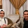 Rumah tangga pasangan ini telah menghadapi beberapa masalah apabila penyanyi lagu ketuhanan, hafiz meragui pernikahan bersama isterinya. 1