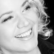 Nina Perry (VMbyninaperry)