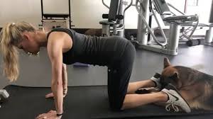 This account is not ruled by anna, nor anyone from her team. Anna Kournikova Shows Off Tight Abs As She Returns To The Gym After Giving Birth To Twins Last Month Mirror Online