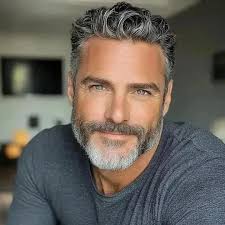 Hola mi nombre Juan Javier Ramírez Montiel soltero mi profesión piloto  aviador privado busco una mujer para que comparta mi vida privada y  sentimental una relación estable Que me apoye en mis