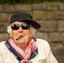 Wir gratulieren Eva Witt zu ihrem 89. Geburtstag. Mit 15 Jahren ist sie mit  ihrer Familie aus ihrer Heimat, dem heutigen Polen, vertrieben worden und  mit der letzten Fähre über die Ostsee