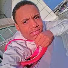 Antonio Hogan (@TrynnaReachFoxx)