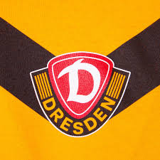 Sportgemeinschaft dynamo dresden e.v., commonly known as sg dynamo dresden or dynamo dresden, is a german football club in dresden, saxony. Sport Sg Dynamo Dresden T Shirt Ehrenkranz Gelb Fussball Fanshop Escxtra Com