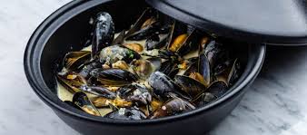 Moules Au Curry Une Variante Plus Exotiques Des Moules Marinieres Une Recette Simple Recette Recettes De Cuisine Moules Curry Recette