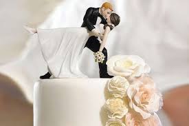 Bei einer hochzeit darf eine hochzeitstorte auf keinen fall fehlen, denn das anschneiden der torte ist ein herausragendes ereignis auf jeder hochzeitsfeier. Tortenfiguren Hochzeit Tortendekoration Hochzeitideal De
