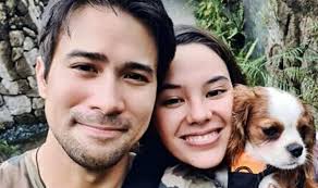 Catriona gray just posted a cozy couple photo with partner sam milby on instagram to greet him a happy birthday. Vles7ek C9xgmm