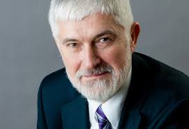 REKTOR AMERIČKOGA KATOLIČKOGA SVEUČILIŠTA DR. ROBERT NIEHOFF Zašto su  katolička sveučilišta u prošlosti bila »katoličkija«?