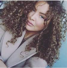 Pin By Alex Walking On Kurls A La Moda Curly Hair Styles Curly Hair Inspiration Curly Hair Styles Naturally