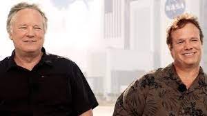 When armstrong and buzz aldrin touched down on the moon, hundreds of millions of television viewers were riveted. Aufbruch Zum Mond Rick Und Mark Armstrong Im Interview Youtube