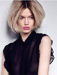 En fonction de la longueur et de la couleur des cheveux, la coupe carré se transforme à l'infini. Les Coupes Au Carre Qui Rajeunissent Femme Actuelle