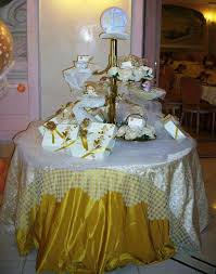 Ogni genitore per realizzare i desideri dei propri figli e renderli felici, è pronto a cimentarsi nell'organizzazione di una festa di comunione originale e divertente. Addobbo Tavolo Bomboniere Bomboniere Addobbo Prima Comunione