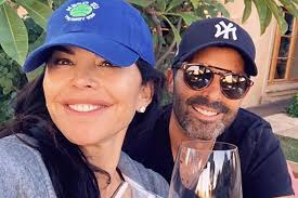 Just hours after amazon's ceo, jeff bezos, and wife mackenzie announced their divorce on jan. Lauren Sanchez S Brother Tells All On Bezos Romance This Was Real Page Six