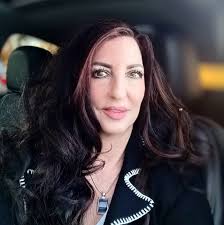 What color kitchen cabinets will contrast well with this color Flooring