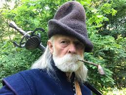 Happy 1st day of Halloween! I got my new witch hat in. The internet is  awesome. I love making friends all over the world who have neat crafts of  their own. This