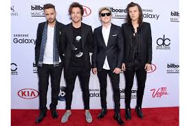 Harry styles did a heart monitor challenge when he appeared on nick grimshaw's bbc radio 1 show, proving his heart beats faster for boots and ryan gosling. Photos One Direction S Celebrity Shoe Style Footwear News