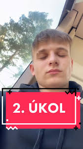 Odpovědět @c0ralinehh Co mám splnit příště?🤔 #comedy #viral #trending  #foryou #fyp #protebe #funny #czech #sketch #skec #challenge #bus #joke  #vtip #goviral #ukol
