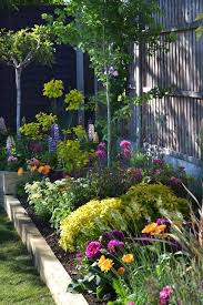 Colourful Raised Border In Pinks Orange And Yellow Gardenideas Raisedbeds In 2020 Garden Ideas To Make Garden Inspiration Small Garden Design