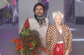 The vivienne westwood anglomania line includes dramatically desirable dresses, jackets, sweaters, suits, beautiful blouses, tempting tops, and sensational. S S20 Vivienne Westwood Paart Mozart Mit Rock N Roll Und Umweltaktivismus