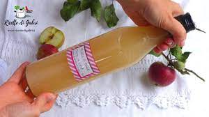 Certe volte conoscere la ricetta per fare l'aceto in casa non è sufficiente. Come Fare L Aceto Di Mele Fatto In Casa Ricetta Facilissima Con Scarti Di Mela Ricette Di Gabri Youtube