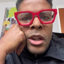 She started at the company as a receptionist back in 1991, and now she is  the CEO! 🙌🏾