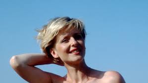 He has worked notably with director michel hazanavicius, starring in his oss 117 spy parodies. Carmen Nebel Jung So Schon Sah Sie Damals Aus Carmen Nebel Shotoe