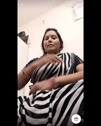 Singh-697 Neha Singh Tango Model Aunty In White And Black Saare Showing  170224 - EPORNER