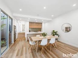 Located in mentone, this vacation home is 1 mi (1.7 km) from dfo moorabbin and within 3 mi (5 km) of the kingston centre and southland shopping centre. 8 Charman Road Mentone Vic 3194 Address Information Allhomes