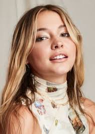 Fan Casting Madelyn Cline as Chloe Simon in 101 Dalmatians