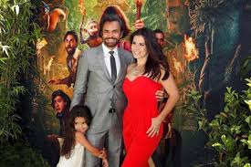 Mantente informado con las últimas noticias, videos y fotos de eugenio derbez que te brinda univision | univision. Eugenio Derbez Y Su Familia Estrenaran Un Reality Show En Pantaya Y Amazon Los Angeles Times