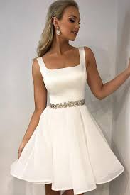 Square Neck White Chiffon Cocktail Dress With Crystal Beaded Bodice Jojobride En 2020 Vestidos Blancos De Gala Vestidos De Fiesta Juveniles Vestidos De Dama Cortos