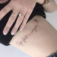 30 Frases Para Tatuagem Com Estilo Frases Para Whats Feita pela tatuadora @rayanetattoo ❂ especialista em tracos finos e delicados. 30 frases para tatuagem com estilo