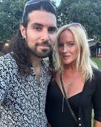 Marc Kahn's Instagram, Twitter & Facebook