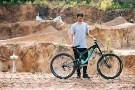 Initially, riding a fixed gear bike may seem more if you are using your fixie for downhill riding, then this is something you might want to consider. Bike Check Sam Reynolds Single Speed Dh Bike Nines 2019 Pinkbike