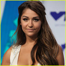 The youtuber has had several boyfriends in the past. Andrea Russett Had A Scary Break In At Her Home While She Was Still There Andrea Russett Just Jared Jr