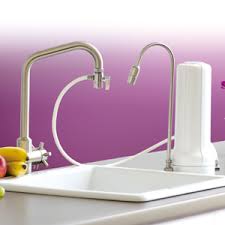 Wassfilteranlagen für klareres und reineres wasser, kostengünstig, leise und effizient. Auftisch Trinkwasserfilter Hochwertige Trinkwasserfilter