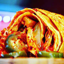 Turkish street food 'hatay usulü soslu döner' is a turkish wrap filled with chicken or beef meat döner, fries, tomato and pickle. Hatay Usulu Soslu Doner Paket Servis Alanya Alanya