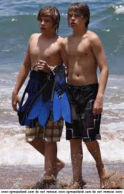 16 cole's relationship with lili reinhart. Cole And Dylan Sprouse 3349965 Exclusive Excl Twin B Flickr