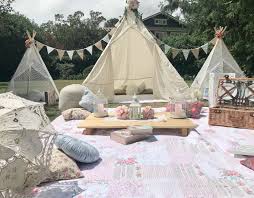 Kinderzelt Im Garten Diese Glamping Diy Projekte Schaffen Urlaubsfeeling Im Hinterhof Kinder Zelte Kinder Spielplatz Garten Kinderzelt