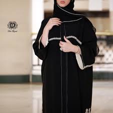 تميزي بمناسباتك بعباية فاخرة من دار الجود تصاميم متنوعة لجميع المناسبات السالمية شارع بغداد ت ٢٥٧٢٥٧٧٢ Abaya Fashion Hijab Designs Persian Fashion
